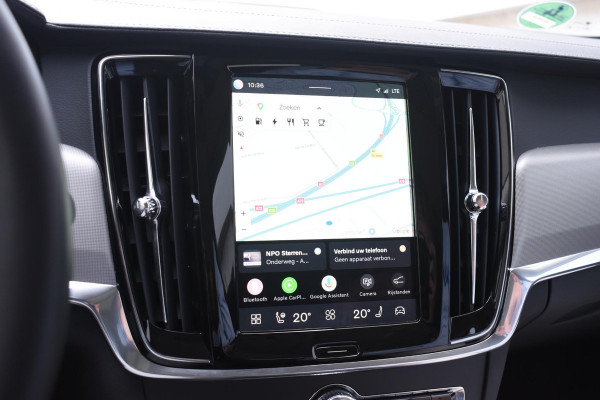 Volvo V90 T8 455PK Plug-in hybrid AWD Ultra Dark / Adaptive Cruise Control / Elektrisch panoramisch schuifdak / Head-up Display / Elektrische voorstoelen met geheugen / Trekhaak elektrisch uitklapbaar / Stuurverwarming / Stoelverwarming V+A / 360 Camera / Harman Kardon