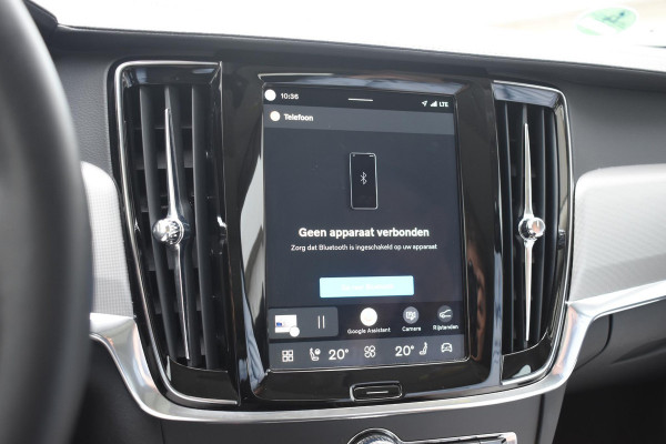Volvo V90 T8 455PK Plug-in hybrid AWD Ultra Dark / Adaptive Cruise Control / Elektrisch panoramisch schuifdak / Head-up Display / Elektrische voorstoelen met geheugen / Trekhaak elektrisch uitklapbaar / Stuurverwarming / Stoelverwarming V+A / 360 Camera / Harman Kardon