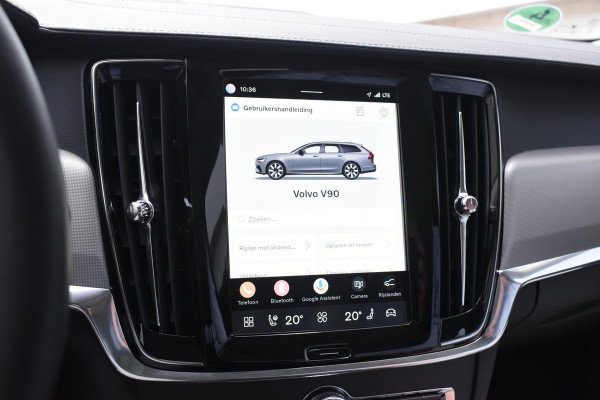 Volvo V90 T8 455PK Plug-in hybrid AWD Ultra Dark / Adaptive Cruise Control / Elektrisch panoramisch schuifdak / Head-up Display / Elektrische voorstoelen met geheugen / Trekhaak elektrisch uitklapbaar / Stuurverwarming / Stoelverwarming V+A / 360 Camera / Harman Kardon