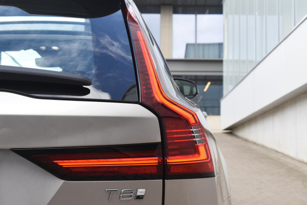 Volvo V90 T8 455PK Plug-in hybrid AWD Ultra Dark / Adaptive Cruise Control / Elektrisch panoramisch schuifdak / Head-up Display / Elektrische voorstoelen met geheugen / Trekhaak elektrisch uitklapbaar / Stuurverwarming / Stoelverwarming V+A / 360 Camera / Harman Kardon