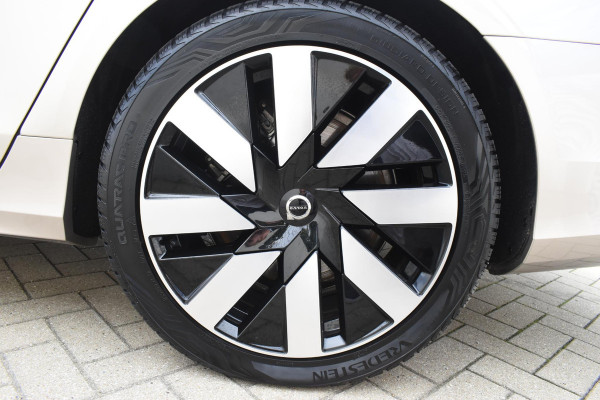 Volvo V90 T8 455PK Plug-in hybrid AWD Ultra Dark / Adaptive Cruise Control / Elektrisch panoramisch schuifdak / Head-up Display / Elektrische voorstoelen met geheugen / Trekhaak elektrisch uitklapbaar / Stuurverwarming / Stoelverwarming V+A / 360 Camera / Harman Kardon