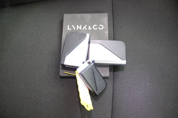 Lynk & Co 01 1.5*PLUG-IN*NAVI*PANO*CAM*ACC*CARPLAY*ECC*LED*
