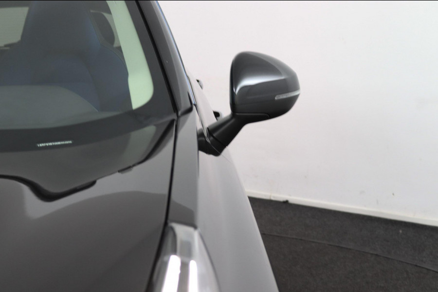 Lynk & Co 01 1.5*PLUG-IN*NAVI*PANO*CAM*ACC*CARPLAY*ECC*LED*