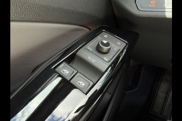 Volkswagen ID.4 Life 77 kWh / Trekhaak / Adapt. Cruise / Carplay / SoH 87% / PDC V+A / Stoel verwarming