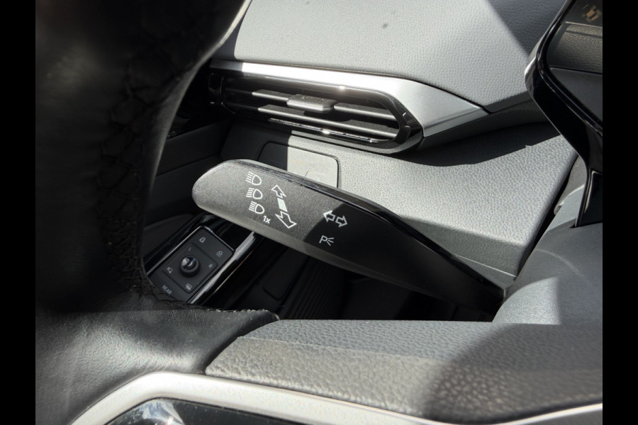 Volkswagen ID.4 Life 77 kWh / Trekhaak / Adapt. Cruise / Carplay / SoH 87% / PDC V+A / Stoel verwarming