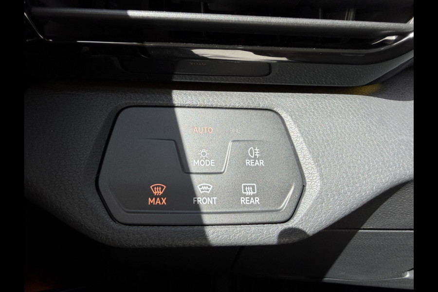 Volkswagen ID.4 Life 77 kWh / Trekhaak / Adapt. Cruise / Carplay / SoH 87% / PDC V+A / Stoel verwarming