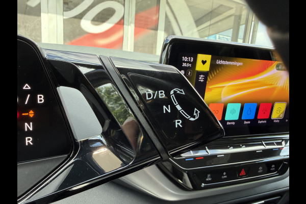 Volkswagen ID.4 Life 77 kWh / Trekhaak / Adapt. Cruise / Carplay / SoH 87% / PDC V+A / Stoel verwarming