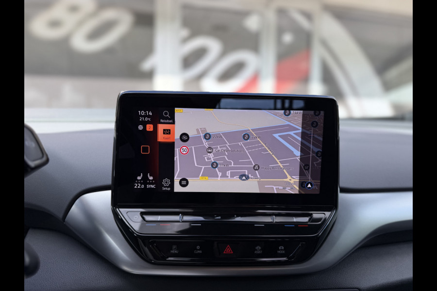 Volkswagen ID.4 Life 77 kWh / Trekhaak / Adapt. Cruise / Carplay / SoH 87% / PDC V+A / Stoel verwarming