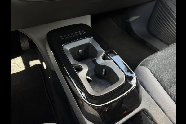 Volkswagen ID.4 Life 77 kWh / Trekhaak / Adapt. Cruise / Carplay / SoH 87% / PDC V+A / Stoel verwarming