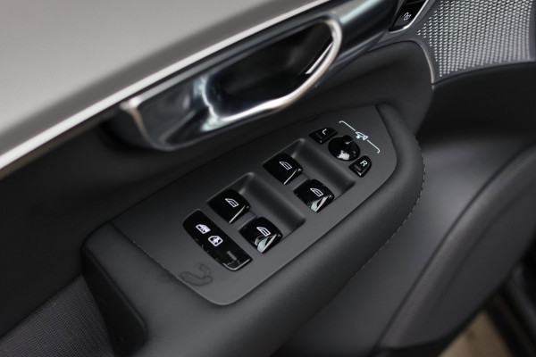 Volvo XC90 2.0 T8 Plug-in hybrid AWD Ultra Dark *Pano*B&W*Luchtvering*