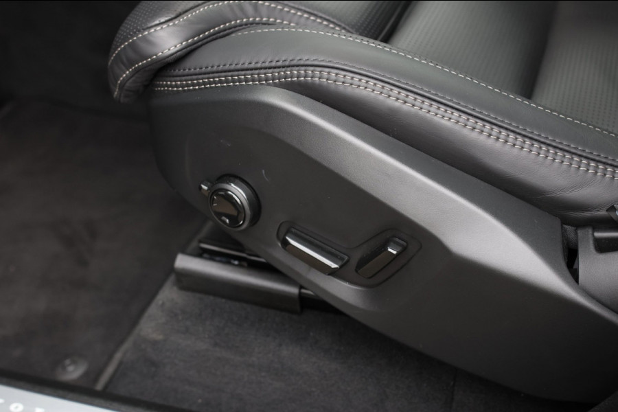 Volvo XC90 2.0 T8 Plug-in hybrid AWD Ultra Dark *Pano*B&W*Luchtvering*