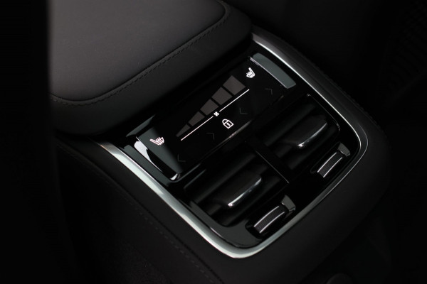 Volvo XC90 2.0 T8 Plug-in hybrid AWD Ultra Dark *Pano*B&W*Luchtvering*