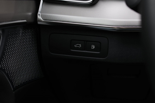 Volvo XC90 2.0 T8 Plug-in hybrid AWD Ultra Dark *Pano*B&W*Luchtvering*