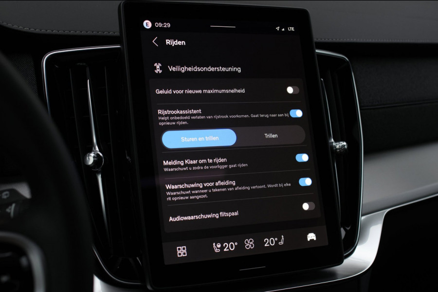 Volvo XC90 2.0 T8 Plug-in hybrid AWD Ultra Dark *Pano*B&W*Luchtvering*