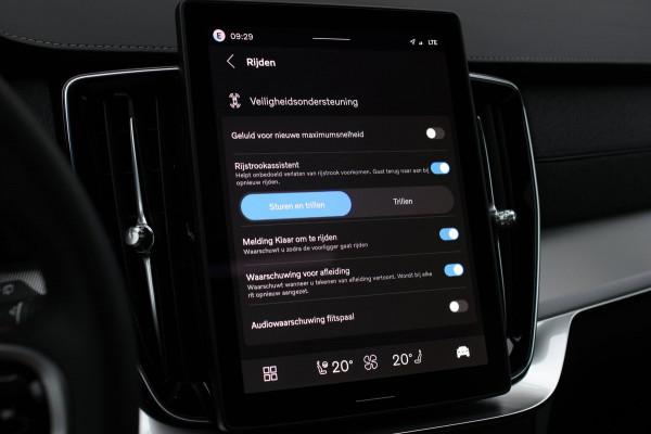 Volvo XC90 2.0 T8 Plug-in hybrid AWD Ultra Dark *Pano*B&W*Luchtvering*
