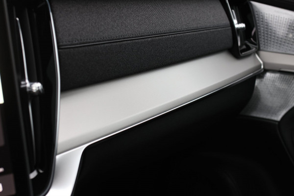 Volvo XC90 2.0 T8 Plug-in hybrid AWD Ultra Dark *Pano*B&W*Luchtvering*