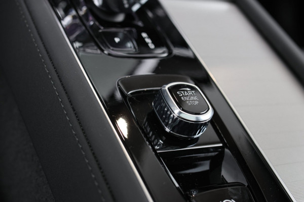 Volvo XC90 2.0 T8 Plug-in hybrid AWD Ultra Dark *Pano*B&W*Luchtvering*