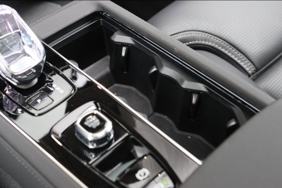 Volvo XC90 2.0 T8 Plug-in hybrid AWD Ultra Dark *Pano*B&W*Luchtvering*