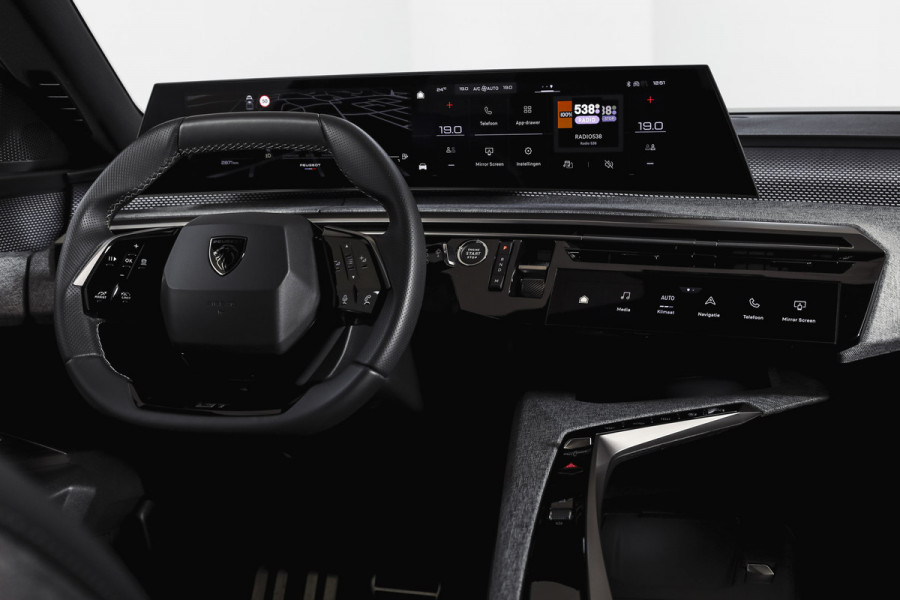Peugeot 5008 1.2 Hybrid 145 GT 7-pers | Dig. Cockpit | Adapt. Cruise | Stoel-+Stuurverw. | PDC | 360 Camera | NAV + App. Connect | ECC | Elek. Klep | LM 19" | 7733