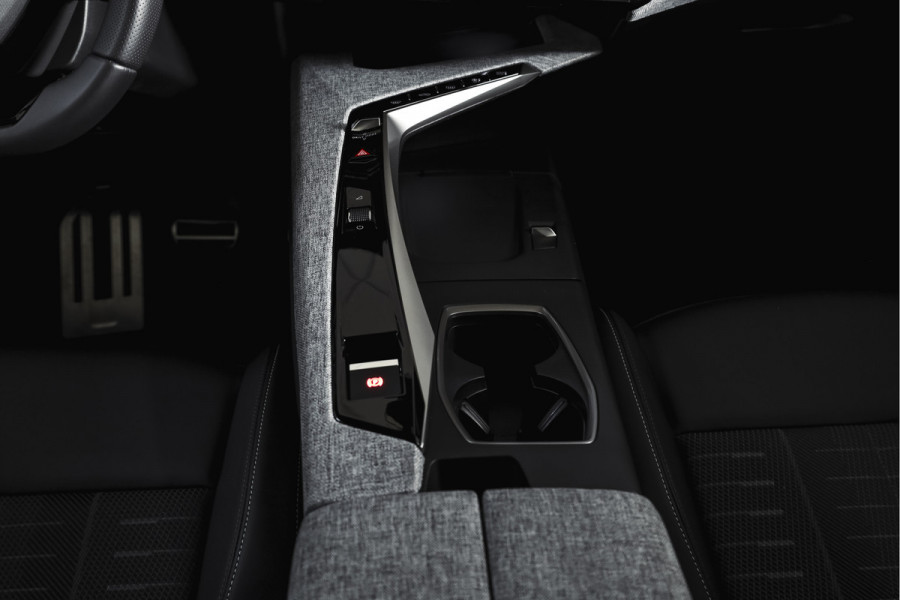 Peugeot 5008 1.2 Hybrid 145 GT 7-pers | Dig. Cockpit | Adapt. Cruise | Stoel-+Stuurverw. | PDC | 360 Camera | NAV + App. Connect | ECC | Elek. Klep | LM 19" | 7733