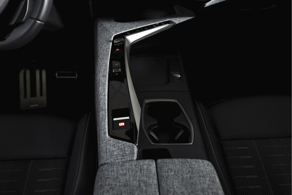 Peugeot 5008 1.2 Hybrid 145 GT 7-pers | Dig. Cockpit | Adapt. Cruise | Stoel-+Stuurverw. | PDC | 360 Camera | NAV + App. Connect | ECC | Elek. Klep | LM 19" | 7733