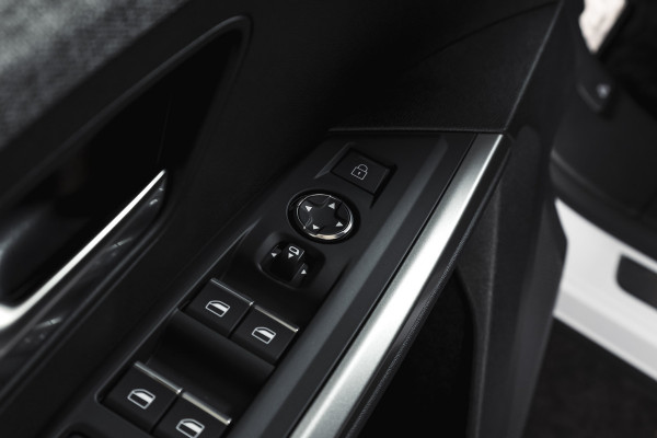 Peugeot 5008 1.2 Hybrid 145 GT 7-pers | Dig. Cockpit | Adapt. Cruise | Stoel-+Stuurverw. | PDC | 360 Camera | NAV + App. Connect | ECC | Elek. Klep | LM 19" | 7733