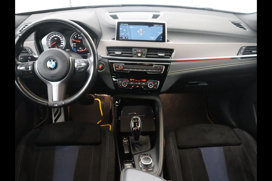 BMW X2 sDrive20i High Executive M-sport | Sportstoelen | Alcantara | Climate control | Full LED | Stoelverwarming | Cruise control | Park assist | Sfeerverlichting | 19'' |