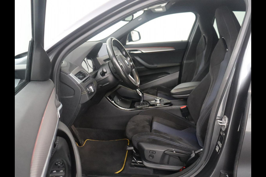 BMW X2 sDrive20i High Executive M-sport | Sportstoelen | Alcantara | Climate control | Full LED | Stoelverwarming | Cruise control | Park assist | Sfeerverlichting | 19'' |