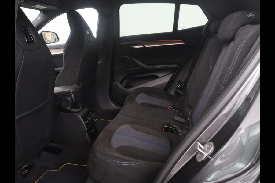 BMW X2 sDrive20i High Executive M-sport | Sportstoelen | Alcantara | Climate control | Full LED | Stoelverwarming | Cruise control | Park assist | Sfeerverlichting | 19'' |