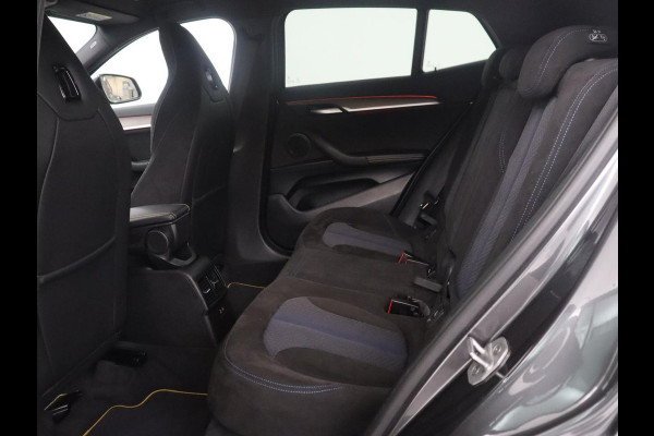 BMW X2 sDrive20i High Executive M-sport | Sportstoelen | Alcantara | Climate control | Full LED | Stoelverwarming | Cruise control | Park assist | Sfeerverlichting | 19'' |