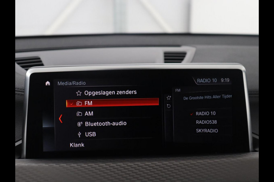 BMW X2 sDrive20i High Executive M-sport | Sportstoelen | Alcantara | Climate control | Full LED | Stoelverwarming | Cruise control | Park assist | Sfeerverlichting | 19'' |
