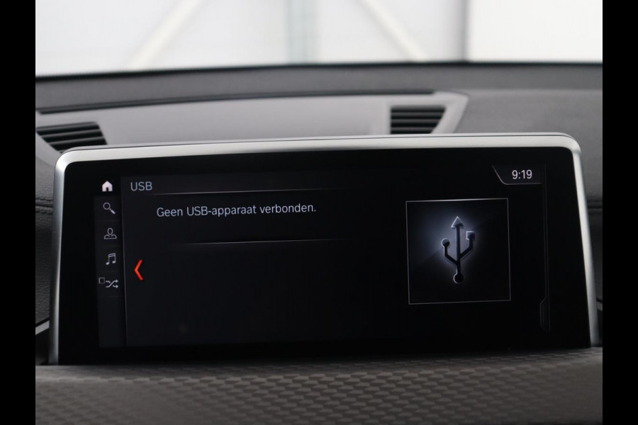 BMW X2 sDrive20i High Executive M-sport | Sportstoelen | Alcantara | Climate control | Full LED | Stoelverwarming | Cruise control | Park assist | Sfeerverlichting | 19'' |
