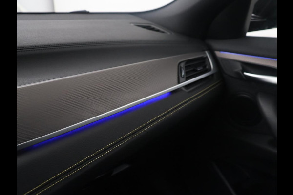 BMW X2 sDrive20i High Executive M-sport | Sportstoelen | Alcantara | Climate control | Full LED | Stoelverwarming | Cruise control | Park assist | Sfeerverlichting | 19'' |
