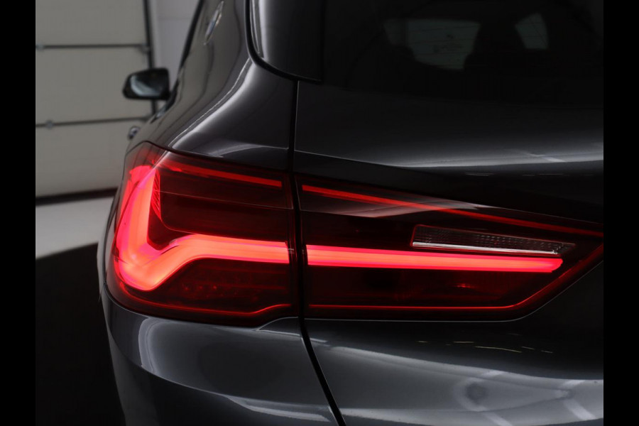 BMW X2 sDrive20i High Executive M-sport | Sportstoelen | Alcantara | Climate control | Full LED | Stoelverwarming | Cruise control | Park assist | Sfeerverlichting | 19'' |