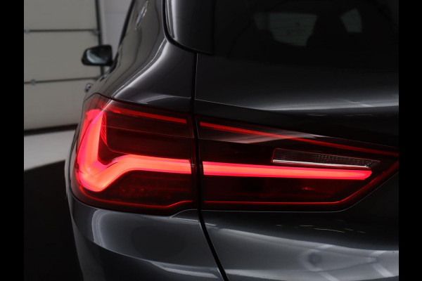 BMW X2 sDrive20i High Executive M-sport | Sportstoelen | Alcantara | Climate control | Full LED | Stoelverwarming | Cruise control | Park assist | Sfeerverlichting | 19'' |