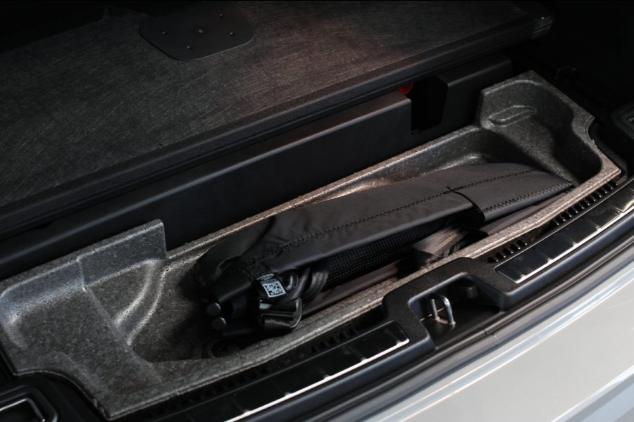 Volvo XC60 2.0 T8 Plug-in hybrid AWD Ultra Black Edition *B&W*Pano*Massage*Luchtvering*
