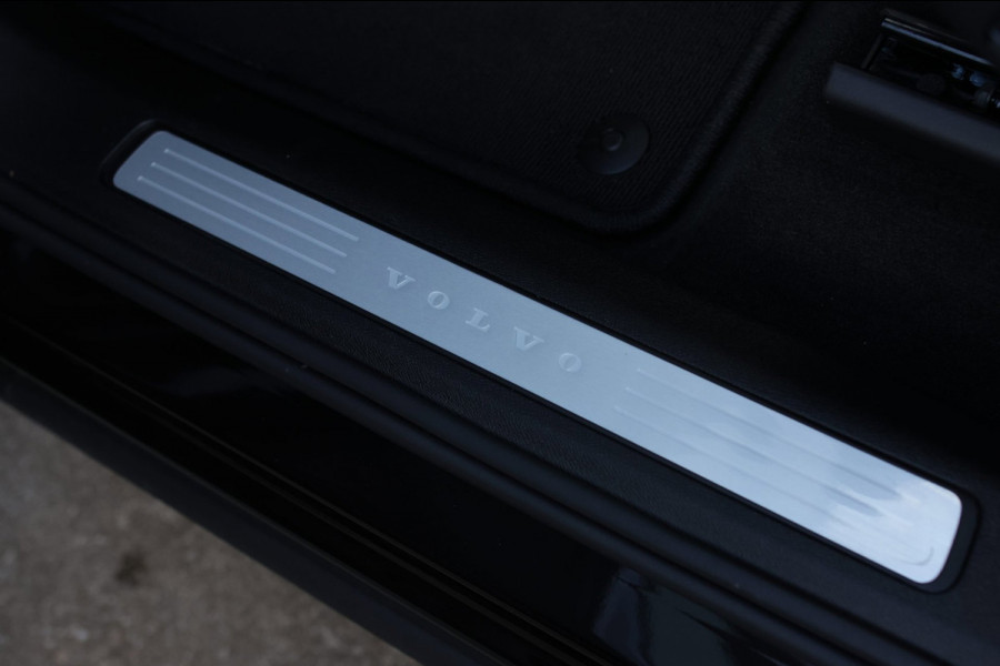 Volvo XC60 2.0 T8 Plug-in hybrid AWD Ultra Black Edition *B&W*Pano*Massage*Luchtvering*