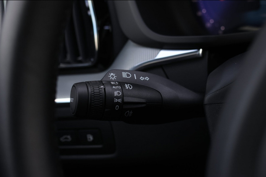 Volvo XC60 2.0 T8 Plug-in hybrid AWD Ultra Black Edition *B&W*Pano*Massage*Luchtvering*