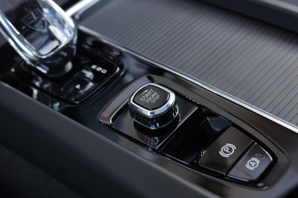 Volvo XC60 2.0 T8 Plug-in hybrid AWD Ultra Black Edition *B&W*Pano*Massage*Luchtvering*