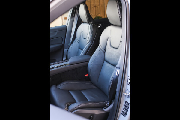 Volvo XC60 2.0 T8 Plug-in hybrid AWD Ultra Black Edition *B&W*Pano*Massage*Luchtvering*