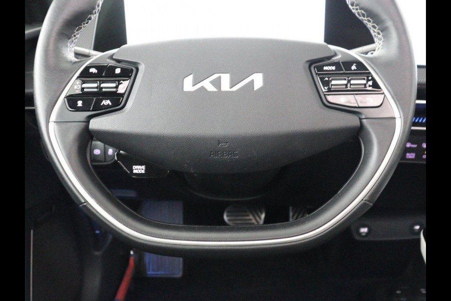 Kia EV6 GT-Line 77.4 kWh | SOH 93,5% | Panoramadak | Stuur en stoelverwarming | Stoelverkoeling | Adaptive cruise | Lane assist | Carplay | 360 camera | Park assist | Sfeerverlichting