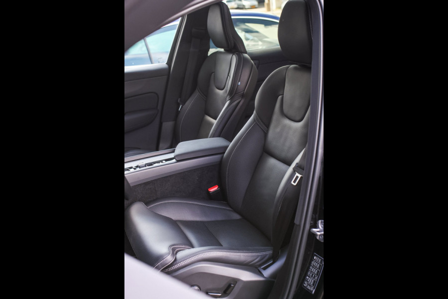 Volvo XC60 2.0 T8 Plug-in hybrid AWD Ultra Black Edition *B&W*Pano*Massage*Luchtvering*