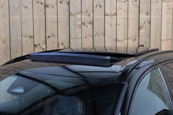 Volvo XC60 2.0 T8 Plug-in hybrid AWD Ultra Black Edition *B&W*Pano*Massage*Luchtvering*
