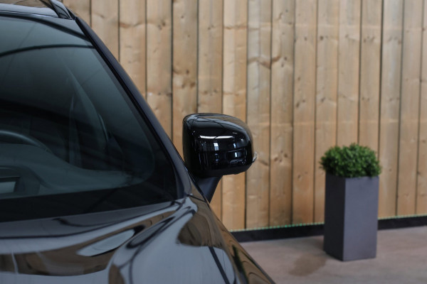 Volvo XC60 2.0 T8 Plug-in hybrid AWD Ultra Black Edition *B&W*Pano*Massage*Luchtvering*