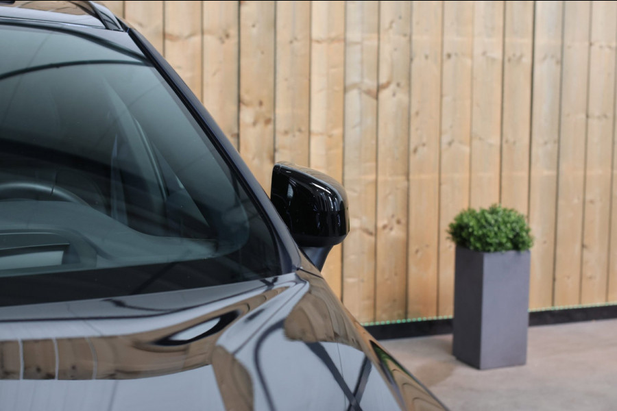 Volvo XC60 2.0 T8 Plug-in hybrid AWD Ultra Black Edition *B&W*Pano*Massage*Luchtvering*