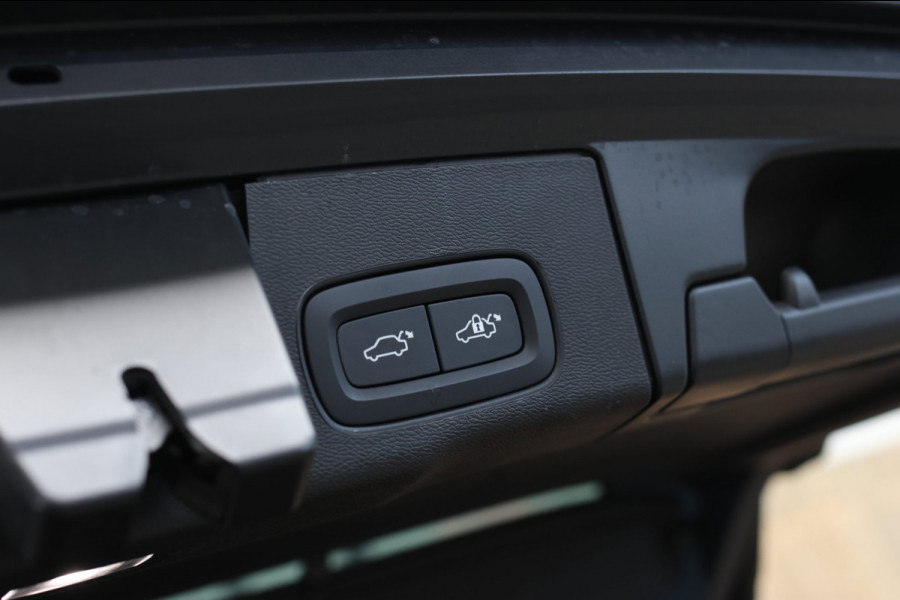 Volvo XC60 2.0 T8 Plug-in hybrid AWD Ultra Black Edition *B&W*Pano*Massage*Luchtvering*