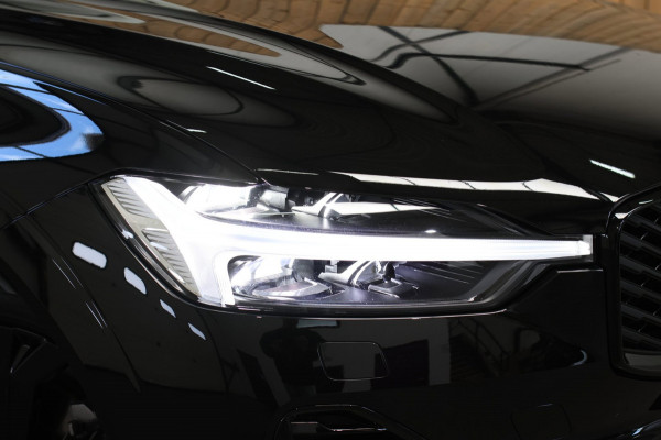 Volvo XC60 2.0 T8 Plug-in hybrid AWD Ultra Black Edition *B&W*Pano*Massage*Luchtvering*