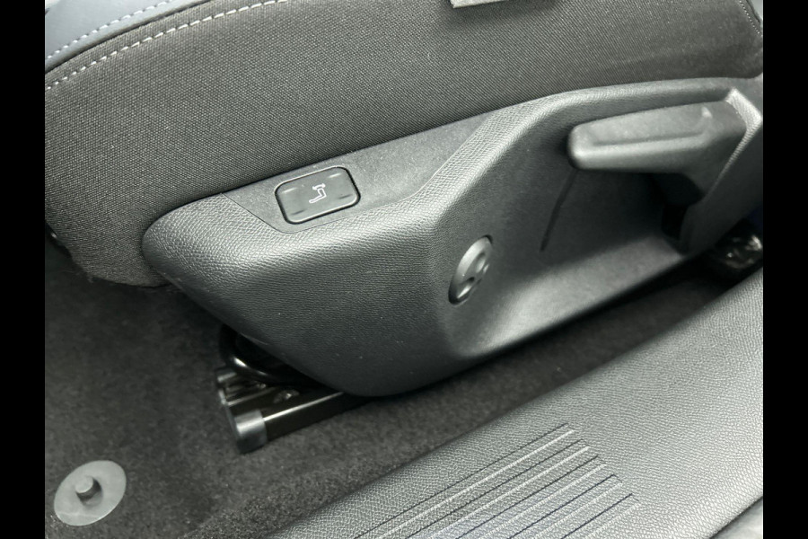 Peugeot 408 1.2 PureTech Allure Pack 130pk Automaat Comfort Pakket Ergo comfort stoel Electrische stoelverstelling lichtmetalen velgen stoelverwarming Camera Navigatie Climate Control Dab Led Parkeer sensoren