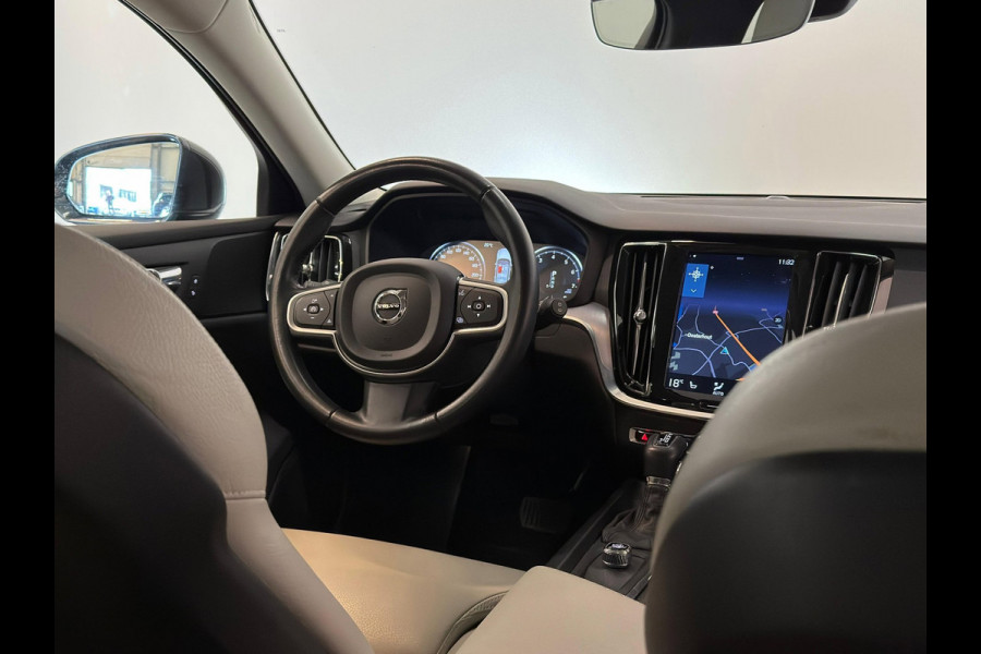 Volvo V60 2.0 T5 Momentum / NL-auto / Leder / CarPlay / Trekhaak