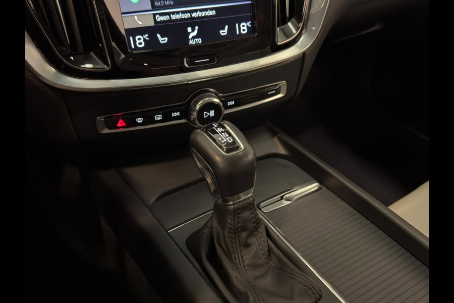 Volvo V60 2.0 T5 Momentum / NL-auto / Leder / CarPlay / Trekhaak